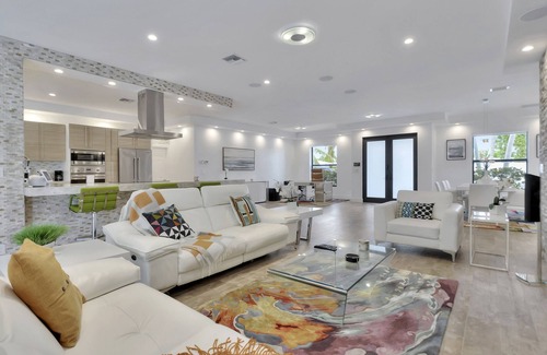 East Fort Lauderdale Casa | Lynora's Luxe Estate Modern Design