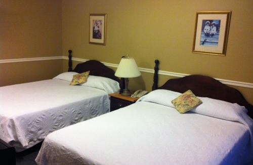 Baddeck Hotel | Lynwood Inn
