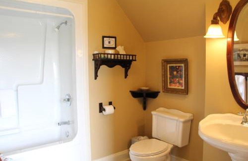 Baddeck Hotel | Lynwood Inn