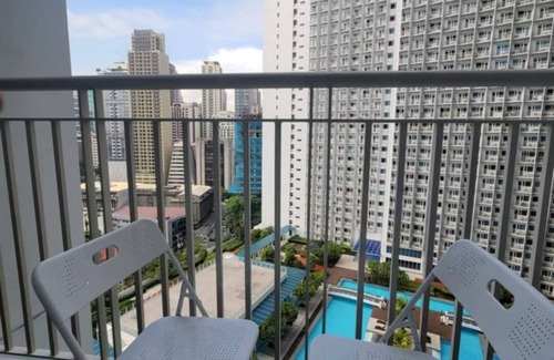 Valenzuela Condominio | Lynzstaycation Makati