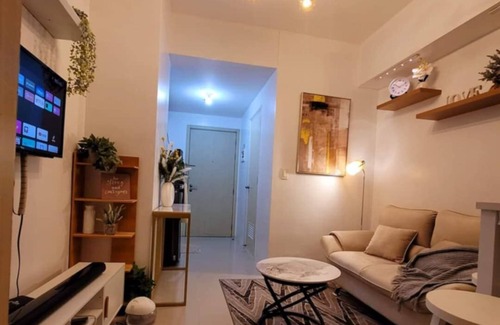 Valenzuela Condominio | Lynzstaycation Makati