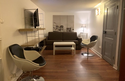 Moliere Vauban Apartamento | Lyon 6e apartments located 2 minutes from the Halles de Bocuse and La Pardieu.
