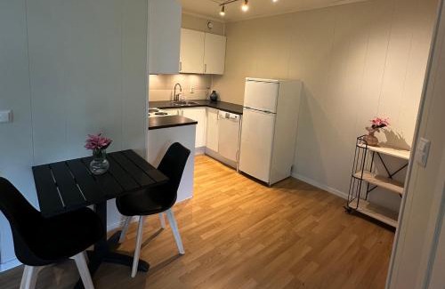 Rubbestadneset Apartamento | Lys Leilighet, midt i Rubbestadneset
