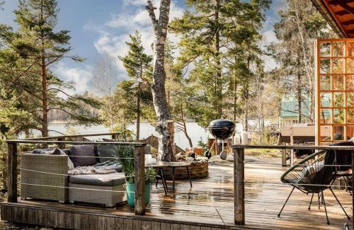 Saltsjo Boo Villa | Lyxigt hus i Stockholm med bastu och sjöutsikt