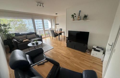 Gundeldingen Apartamento | Möbelierte Wohnung mit Balkon zwischen Bahnhof und St Jakob