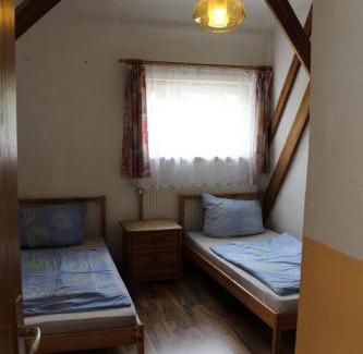 Crawinkel Apartamento | Möblierte Zimmer mit Gemeinschaftsküchen und Wohnungen in Thüringen Wald