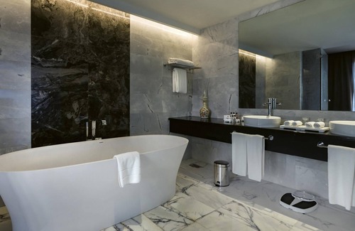 Les Berges du Lac Hotel | Mövenpick Hotel du Lac Tunis