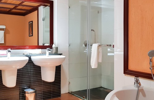 Nairobi Hotel | Mövenpick Hotel & Residences Nairobi