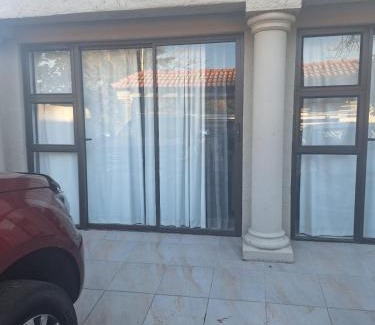 Greater Johannesburg Metropolitan Area Casa | M&M2 Guest Lodges