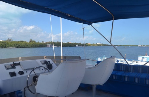 Isla Mujeres Alquiler De Eote | M / V Scorcey, un yate en el paraíso
