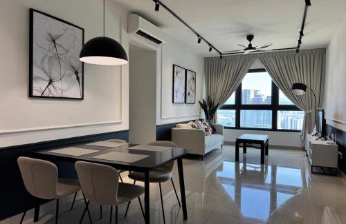 Taman Pertama Apartamento | M Vertica E33A10 l 4 Bedroom l 8 Pax