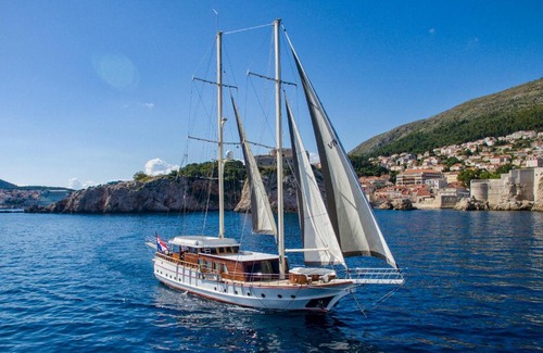 Zaton Alquiler De Eote | M/Y VIVERE