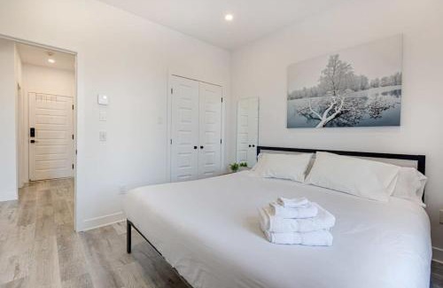 Mile End Apartamento | M11 Upscale Spacious 1BR wKingBed AC in Heart of PlateauMile-End