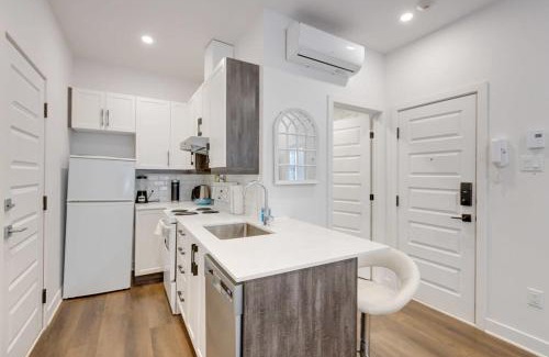 Mile End Apartamento | M11 Upscale Studio wQueen Bed AC Prime Location