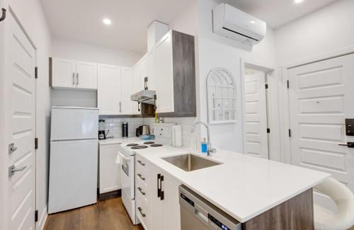 Mile End Apartamento | M11 Upscale Studio wQueen Bed AC Prime Location