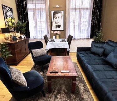 Ferencvaros Apartamento | M13 Rustic Stylish with King Bed & Friendly Host
