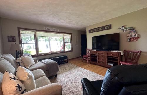 Traverse City Casa | M22 Bay View Breeze