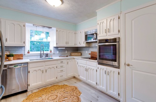 Mableton Casa | Mableton Home w/ Private Pool ~ 15 Mi to ATL!