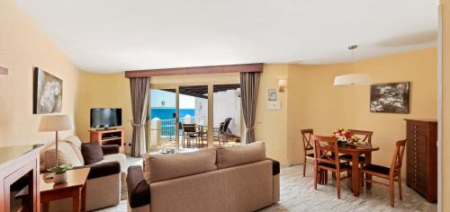 Calahonda Apartamento | Macdonald Leila Playa Resort