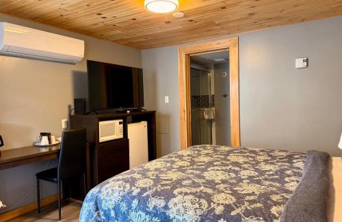 Shelburne Hotel | Mackenzie Motel & Cottages