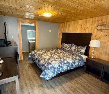 Shelburne Hotel | Mackenzie Motel & Cottages