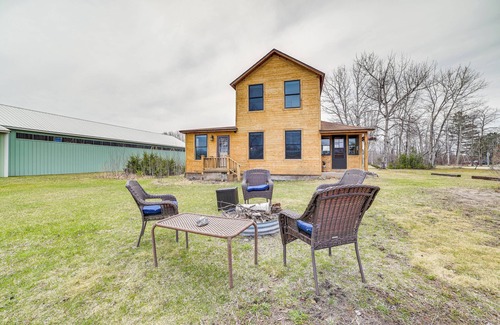 Mackinaw City Cabaña | Mackinaw City Getaway - 3 Mi to City Beach!