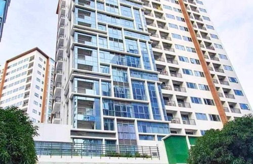 Lapu-Lapu Complejo | MACTAN NEWTOWN 1-BEDROOM W/ BALCONY & POOL ACCESS