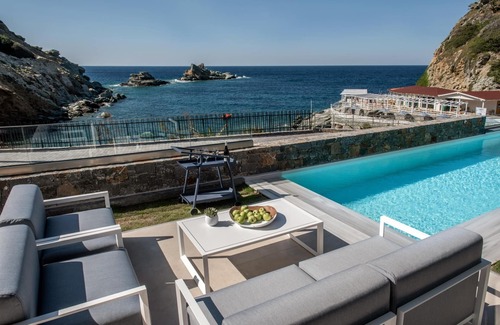Agia Pelagia Villa | Made By The Sea Villa 1