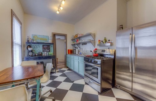 Midtown Casa | Recientemente remodelado, a pasos del distrito de teatros de Square en Midtown Memphis.