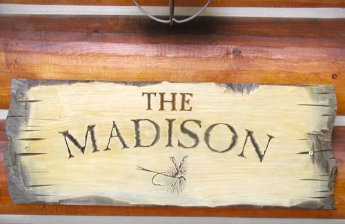 Ennis Cabina | Madison: acogedora cabaña de madera en el valle del río Madison con piscina compartida al aire libre