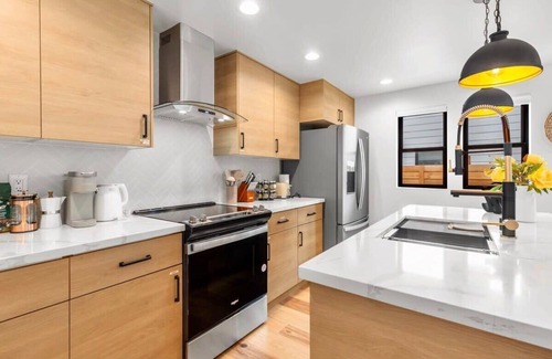 Mann Casa | Madison Valley New Built 2B-2,5B Luxe Retreat