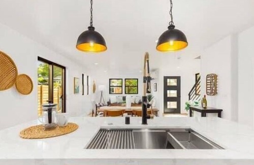 Mann Casa | Madison Valley New Built 2B-2,5B Luxe Retreat