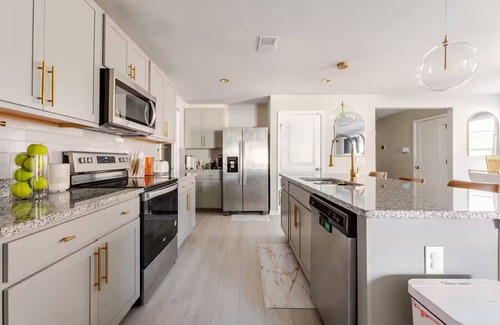 Port Wentworth Casa | Madisyn’s Manor - Luxe Comfort + Style Pet Friendly & Amazing Pools