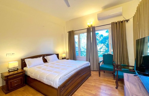 Kumarhatti Hotel | Madnest
