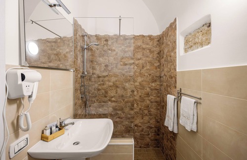 Terrasini Cama Y Desayuno | Madre Terra Airport Rooms and Suites