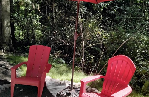 Sequim Alquiler De RV | Madrona Glamping Tent with heater and fridge.
