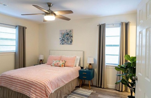 North Charleston Casa | Madrona's Cottage B- Fully fenced and pet friendly