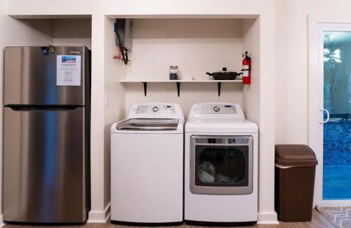 North Charleston Casa | Madrona's Guesthouse- Convenient location, pet friendly
