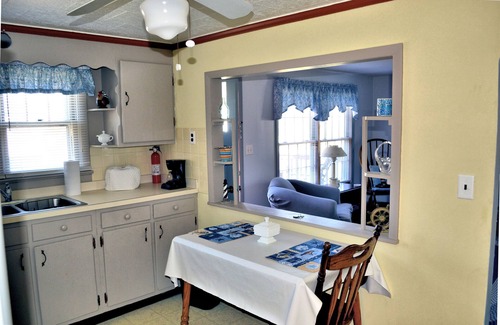 Chincoteague Cabaña | Mae's Landing - Comfortable 2BR close to Memorial Park, NO LINENS PROVIDED
