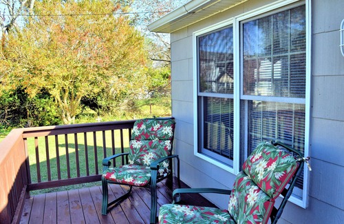 Chincoteague Cabaña | Mae's Landing - Comfortable 2BR close to Memorial Park, NO LINENS PROVIDED