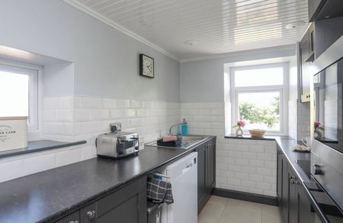 Nefyn Casa | MAES Y FFYNNON, pet friendly, country holiday cottage in Nefyn