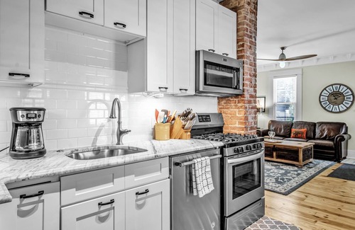 Downtown Buffalo Casa | La revista presentó los pasos de casas adosadas de Elmwood Village a 25 minutos de las cataratas del Niágara
