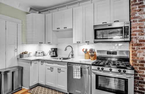Downtown Buffalo Casa | La revista presentó los pasos de casas adosadas de Elmwood Village a 25 minutos de las cataratas del Niágara