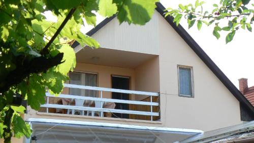 Balatonlelle Apartamento | Magdaléna Ház