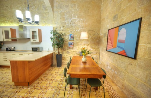 Valletta Chalet De Esquí | Magestic palazzo, jacuzzi on roof terrace GOVAL-3