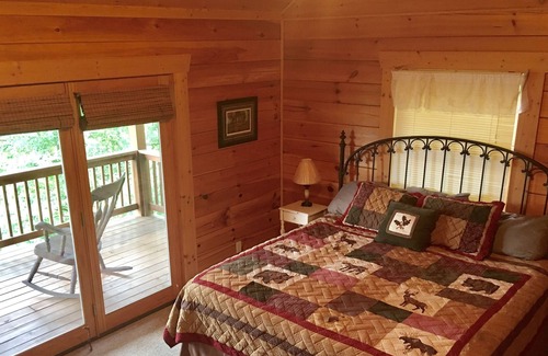 Valley Creek Run Cabina | MAGGIE FAVORITE 3/3 FAMILY LOG CABIN con GRANDES VISTAS, SALA DE JUEGOS GRANDES Y TINA CALIENTE