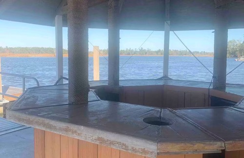 Georgetown Casa | Maggie Jo’s paradise on the river !