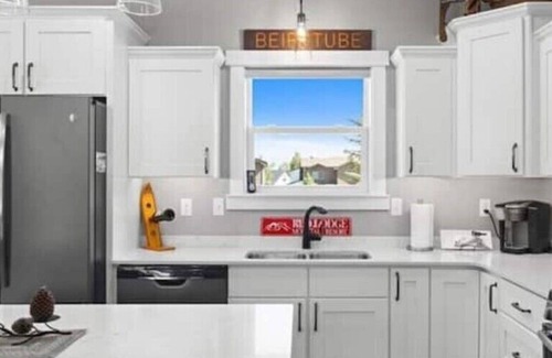 Red Lodge Casa | Maggie's Place--Ski/Hike/Soak in Hot tub!