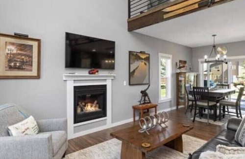 Red Lodge Casa | Maggie's Place--Ski/Hike/Soak in Hot tub!