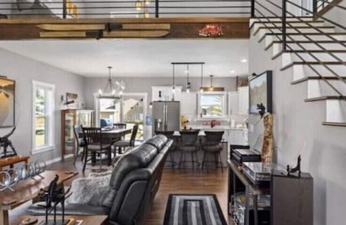 Red Lodge Casa | Maggie's Place--Ski/Hike/Soak in Hot tub!
